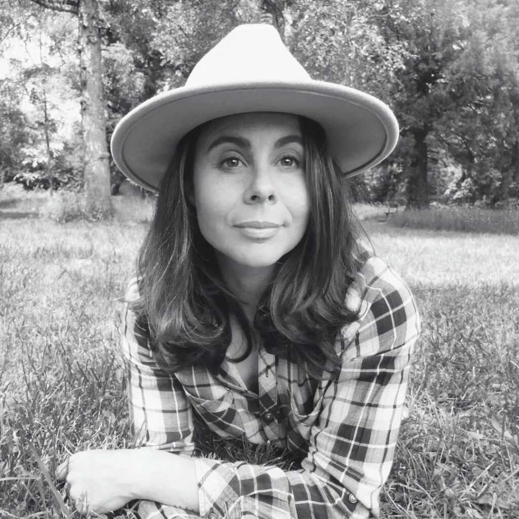 @explorezlesusa.com -cha-fury-with-hat